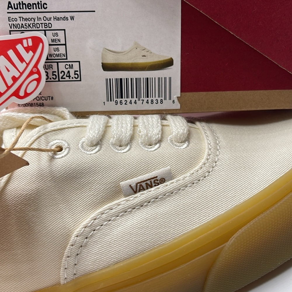 Vans WMNS Authentic
Eco Theory In Our Hands White 
VN0A5KRDTBD
Sneakers - Picture 16 of 16